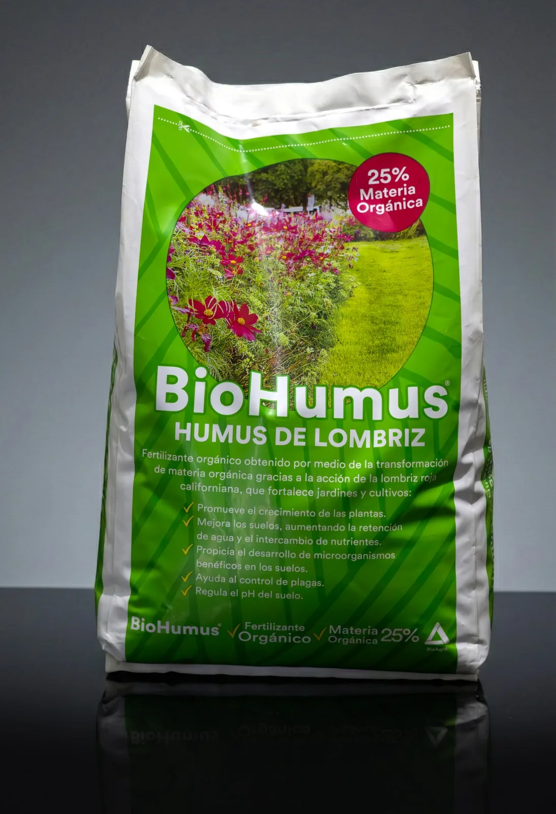 Costal real de BIOHUMUS SÓLIDO de BioAgro — humus de lombriz con alto contenido de materia orgánica